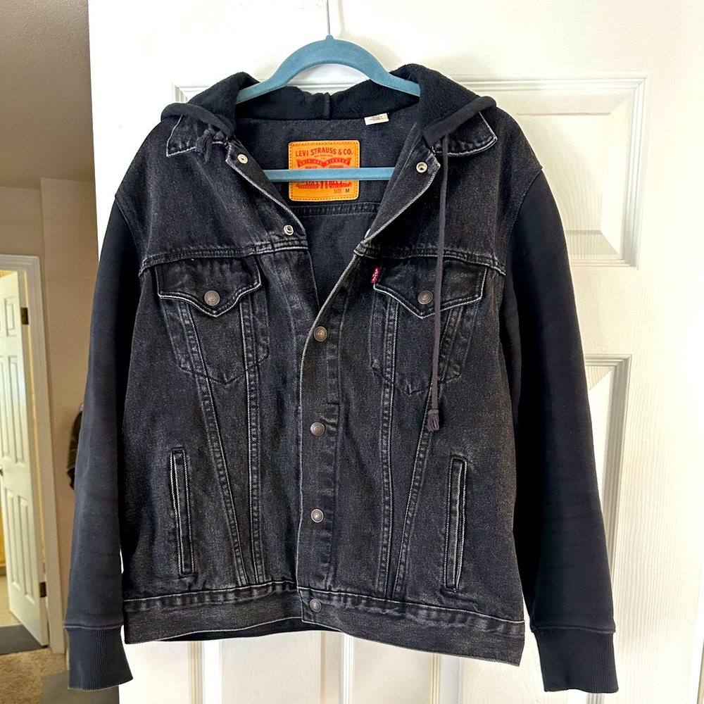Levi’s men’s jean jacket with sweatshirt material for arms and hood. Medium